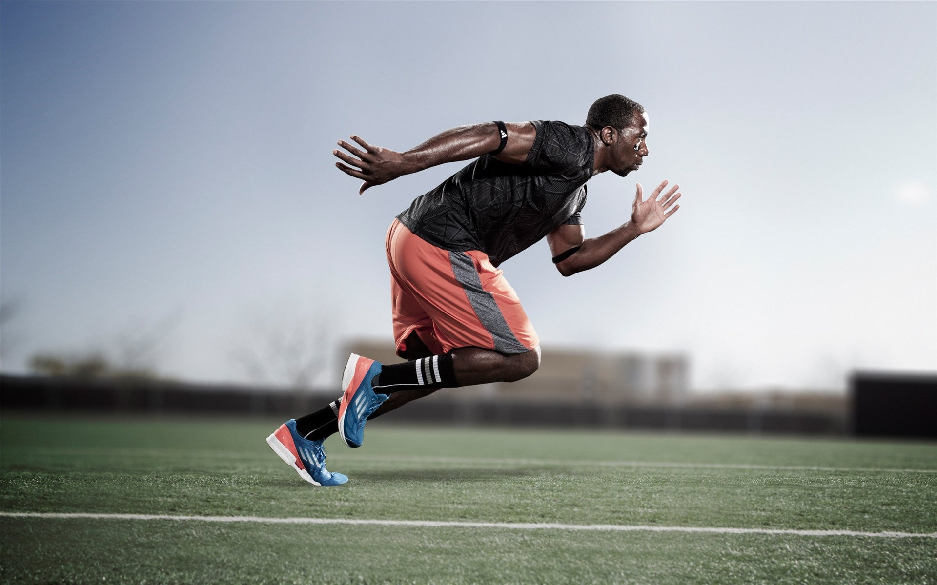 经典瞬间：蒂伊在死角投中“极远三分”，成媒体焦点！